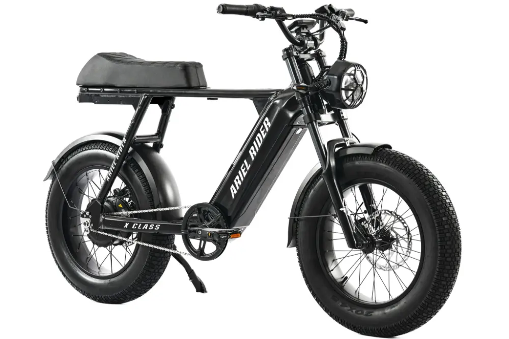 Black electric bike with 'Ariel Rider' branding on a white background #Version_Cafe Racer
