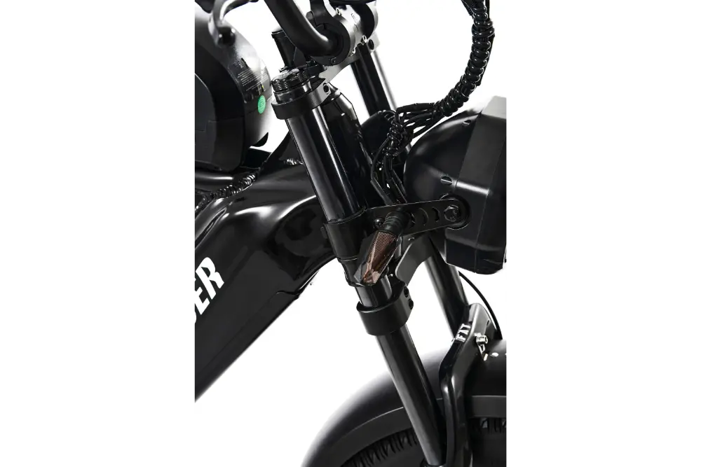 Close-up of a motorcycle's suspension system with a white background #Version_Cafe Racer