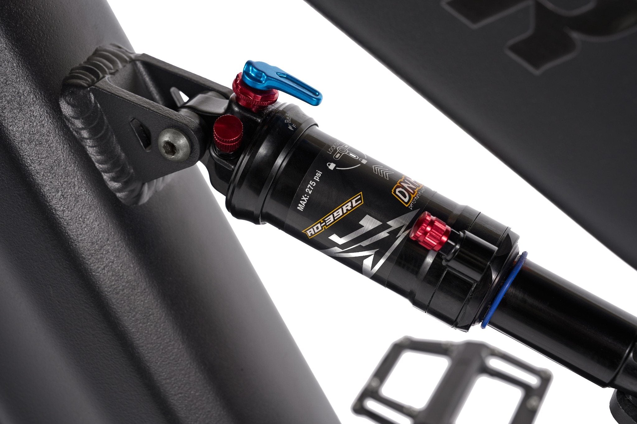Four-link frame with DNM shock
